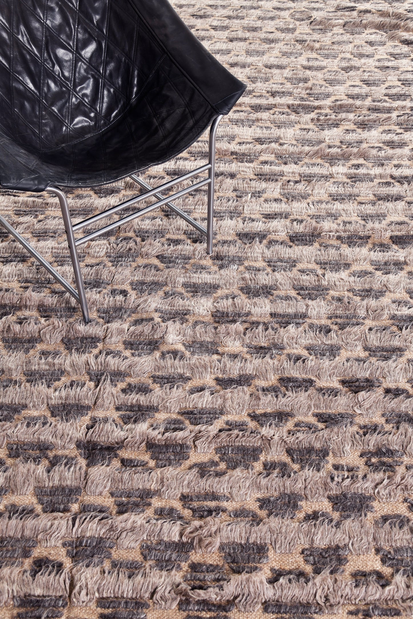 Modern Rug Image 8667 Nami, Sahara Collection
