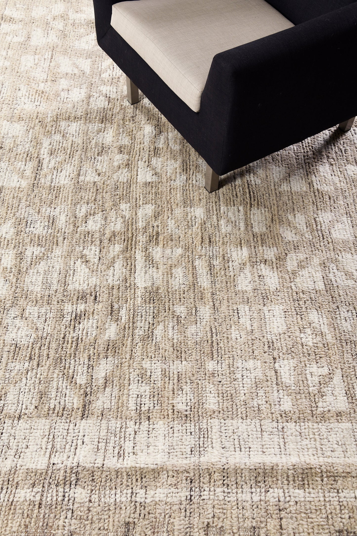 Modern Rug Image 5168 Hoopo, Nomad Collection