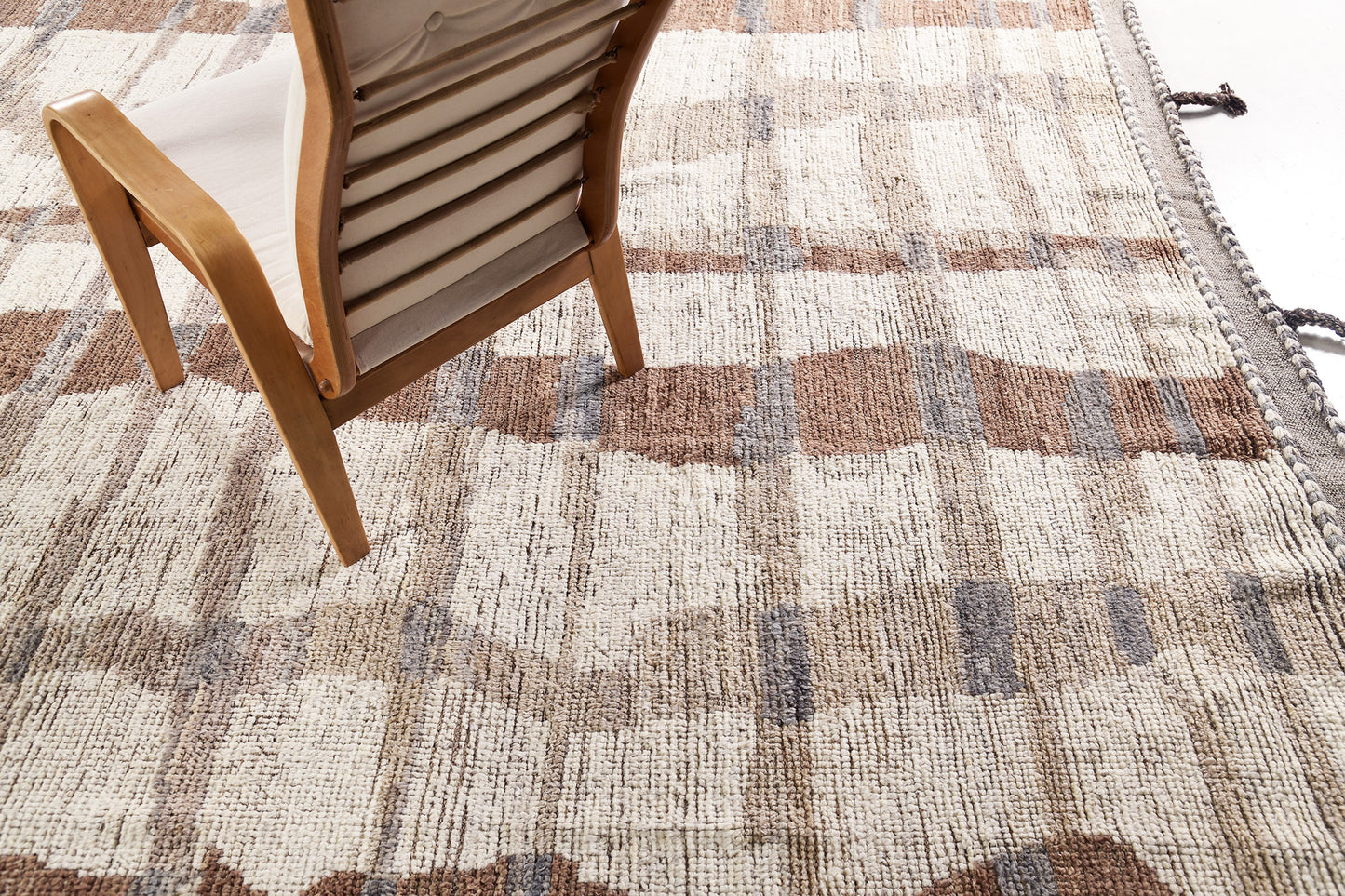 Modern Rug Image 4767 Gley, Atlas Collection