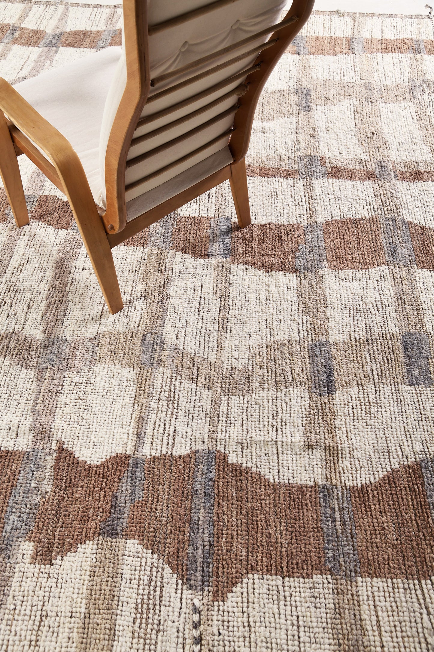 Modern Rug Image 4765 Gley, Atlas Collection