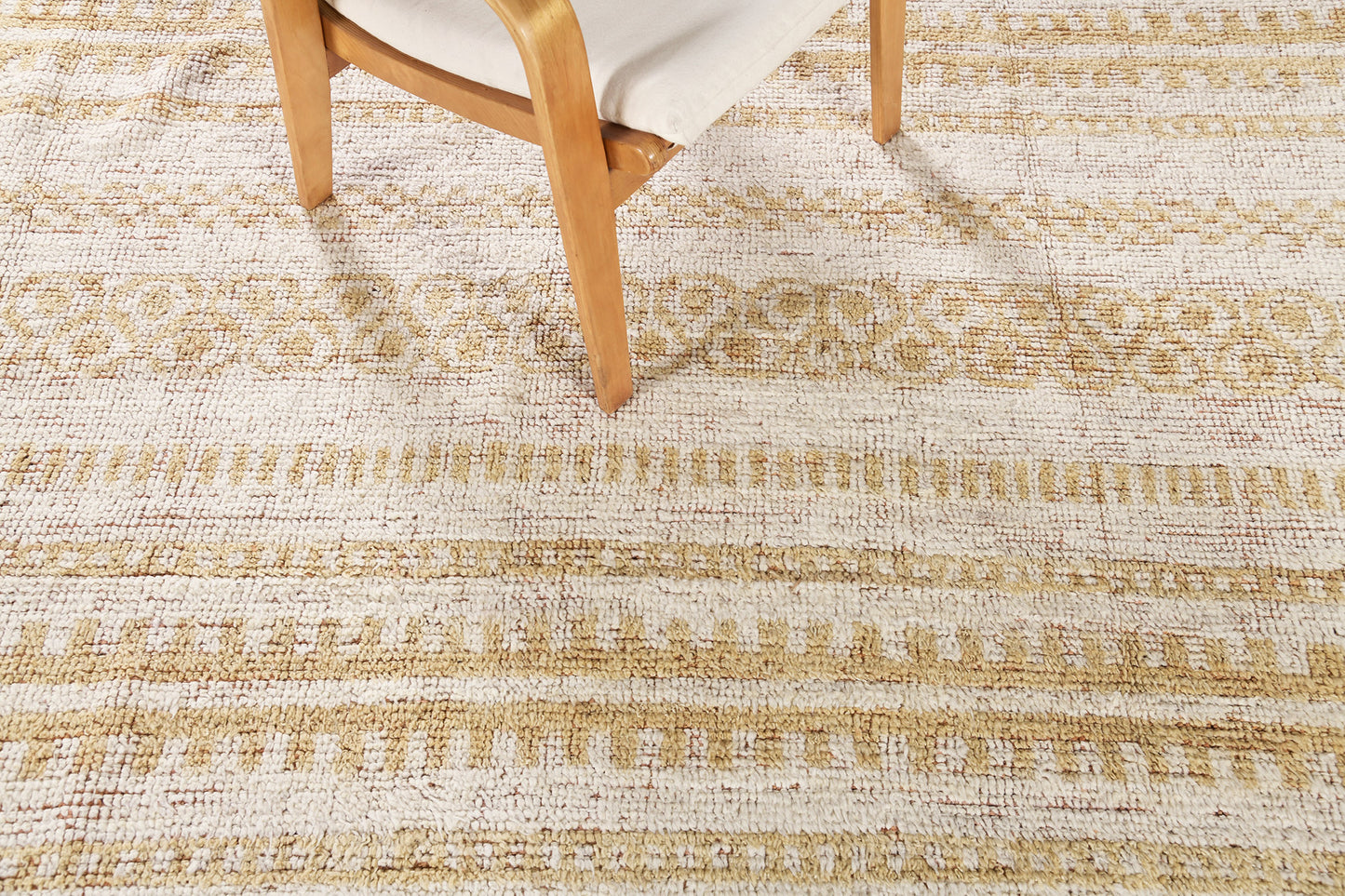 Modern Rug Image 1122 Apranik, Kust Collection