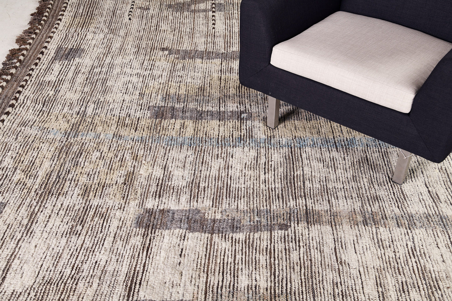 Modern Rug Image 8606 Nakhla, Atlas Collection, Seasons