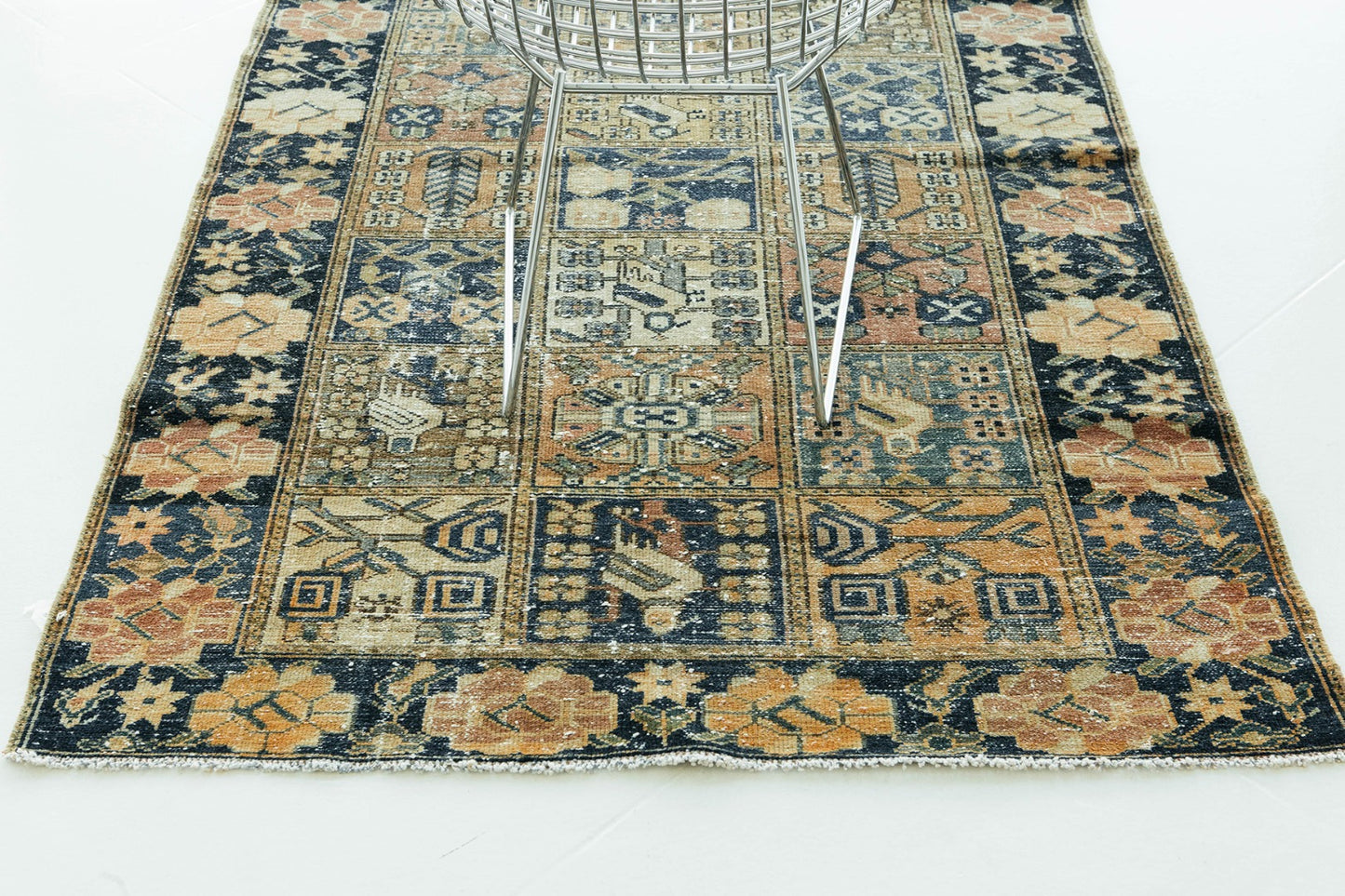 Persian Rug 3304 Vintage Persian Bakhtiari Rug 57740