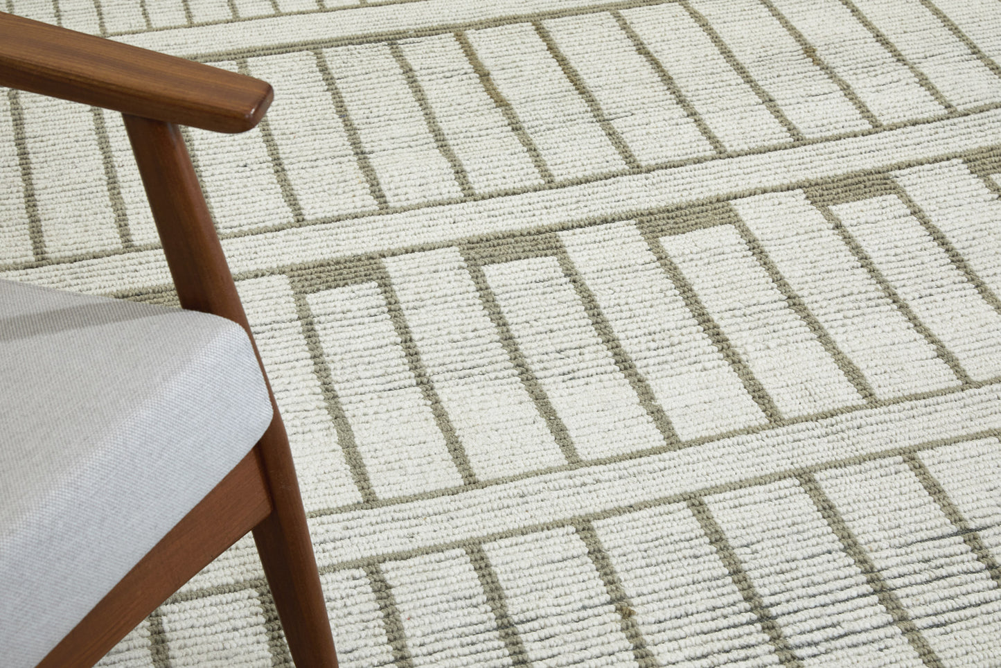 Modern Rug Image 8846 Nebbiolo, Estancia Collection