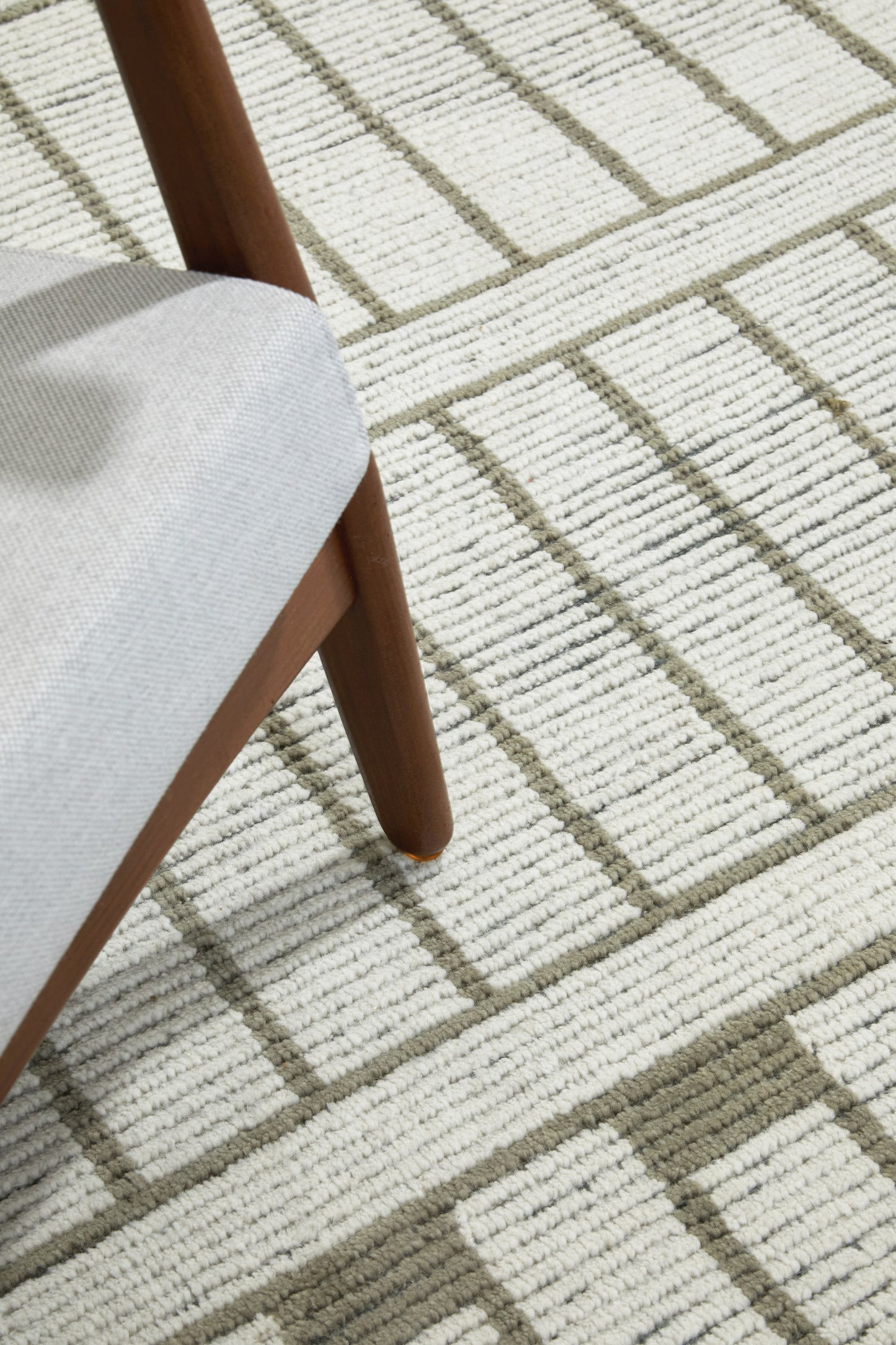 Modern Rug Image 8847 Nebbiolo, Estancia Collection