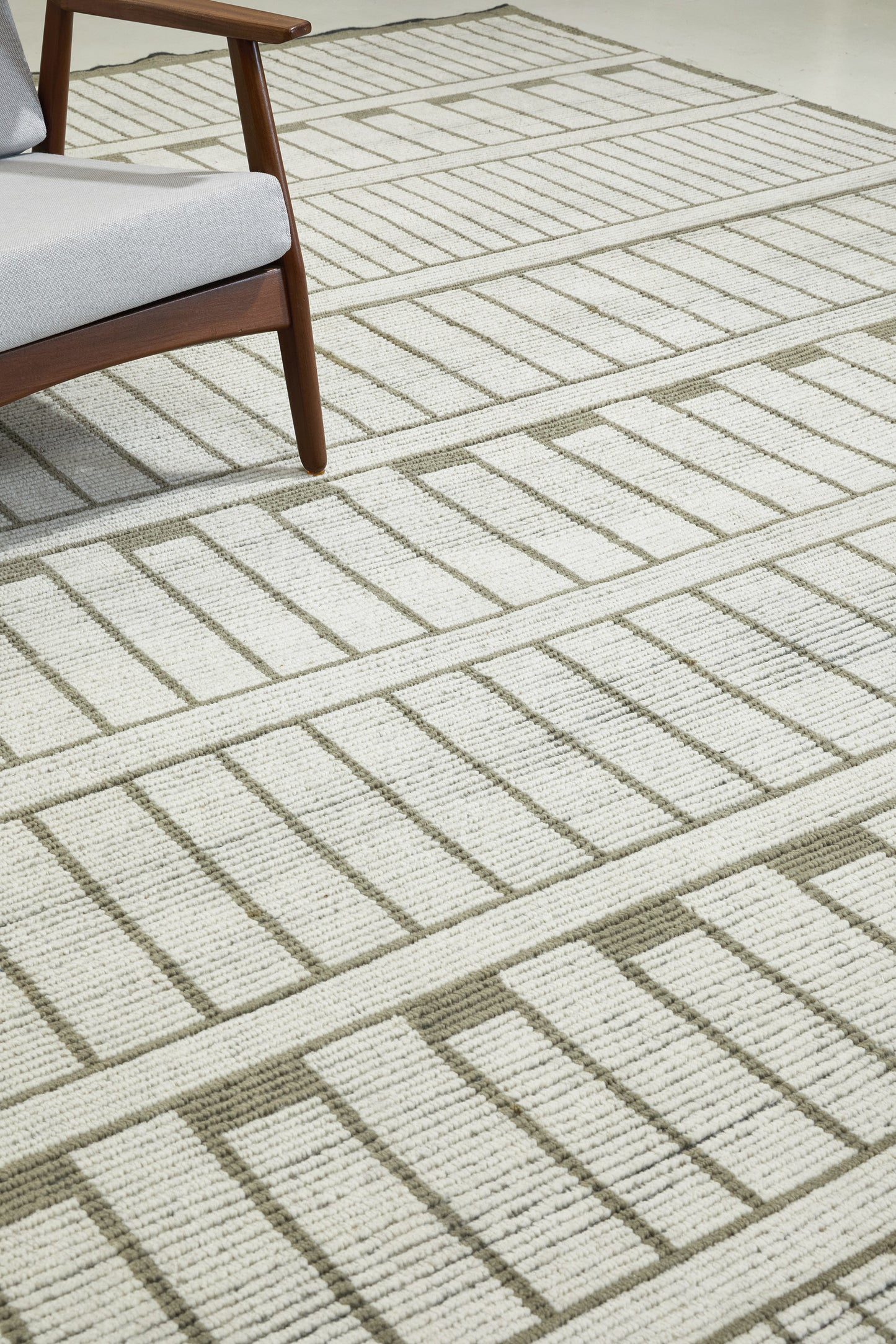 Modern Rug Image 8844 Nebbiolo, Estancia Collection