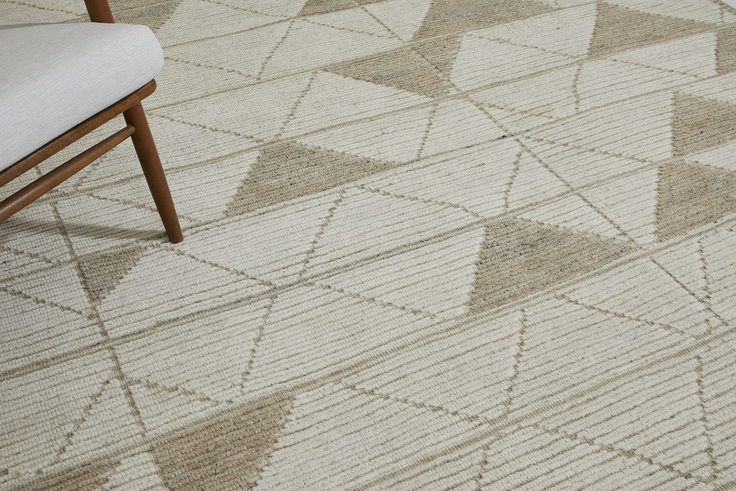 Modern Rug Image 9263 Pinotage, Estancia Collection