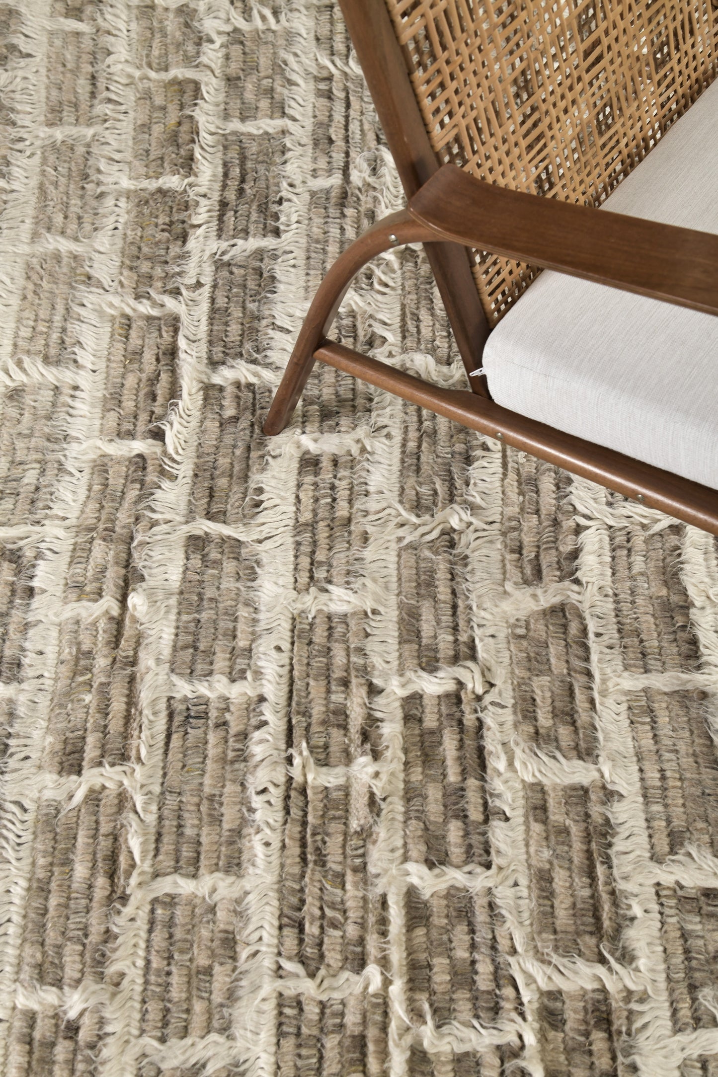 Modern Rug Image 480 Ahina, Sahara Collection