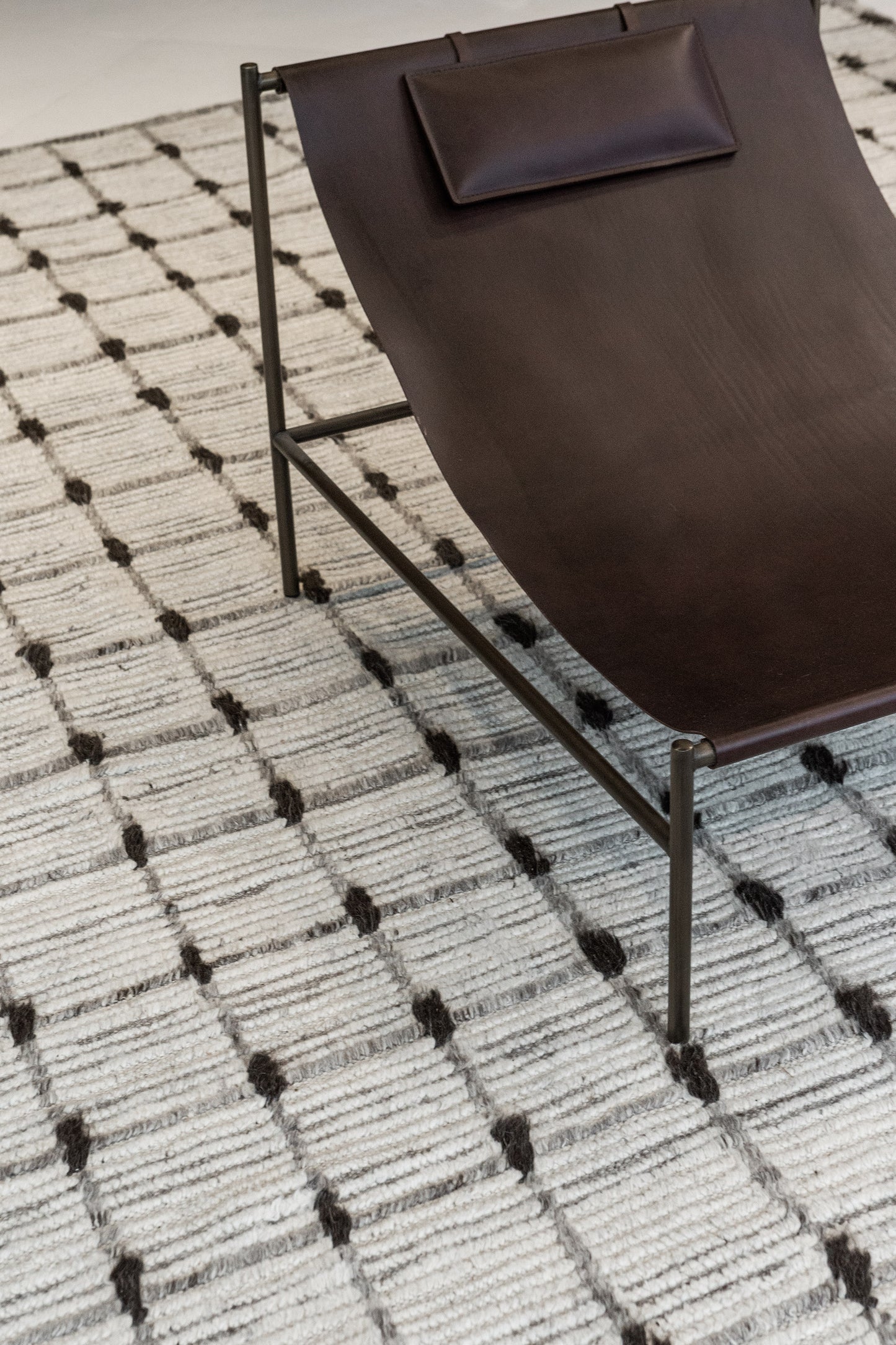 Modern Rug Image 876 Amihan, Sahara Collection