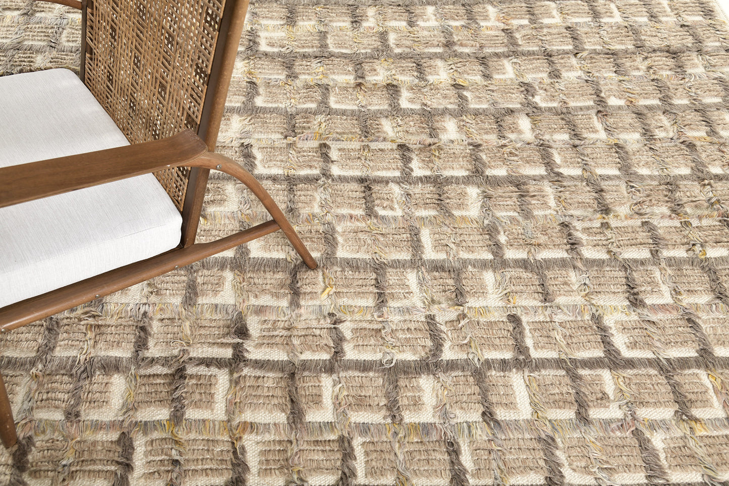 Modern Rug Image 5018 Hanin, Sahara Collection