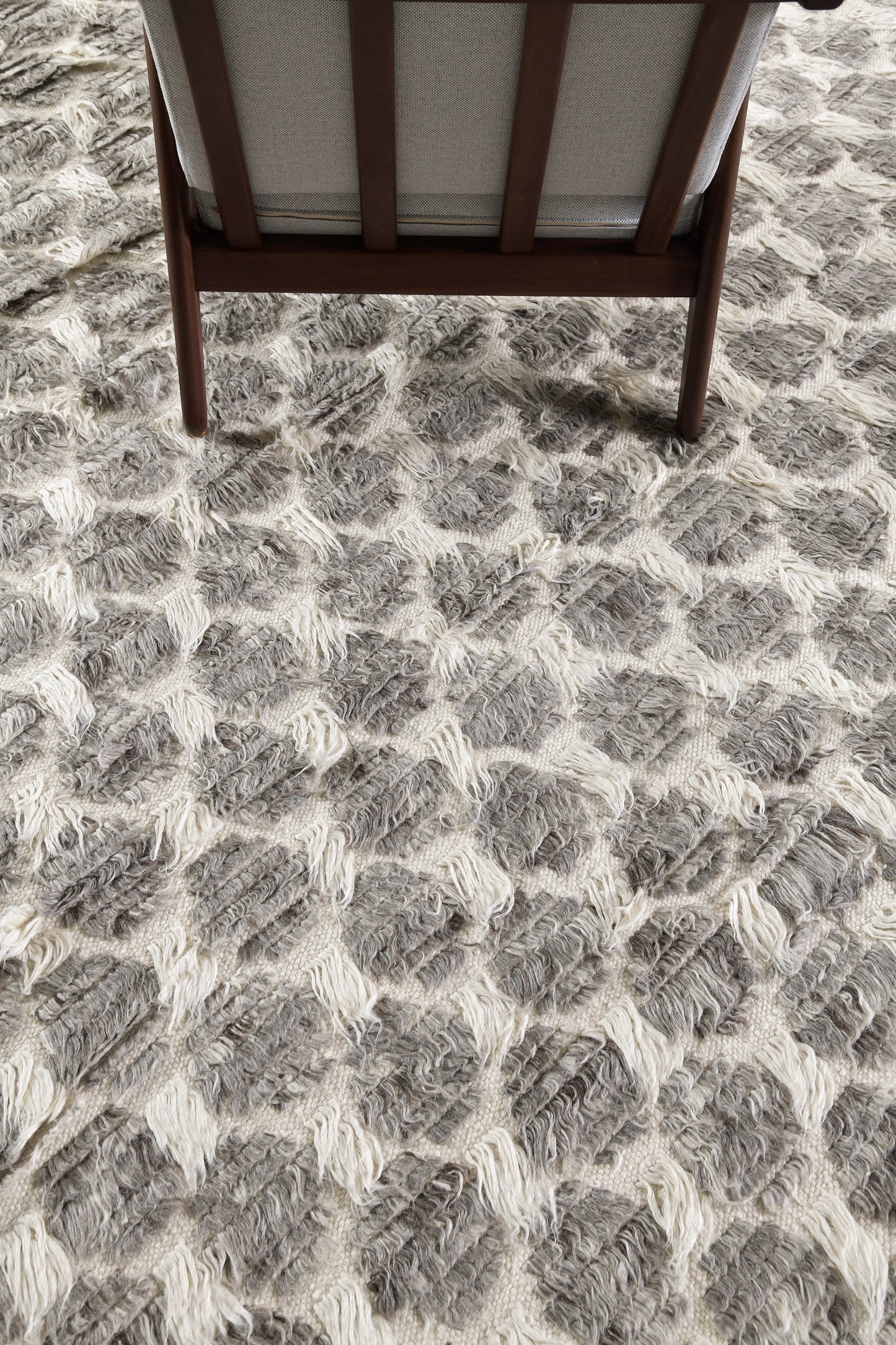 Modern Rug Image 8654 Nami, Sahara Collection