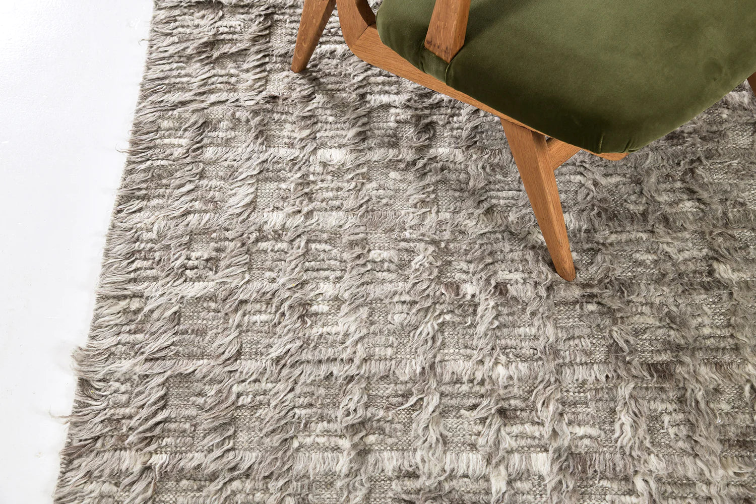 Modern Area Rugs: Old or New, a Rug is not a Carpet