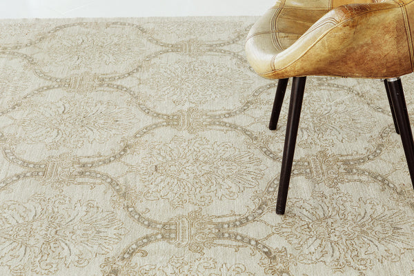 Vintage Style Transitional Rug - styled in room setting
