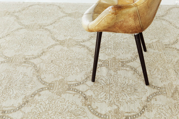 Vintage Style Transitional Rug - detailed border and fringe