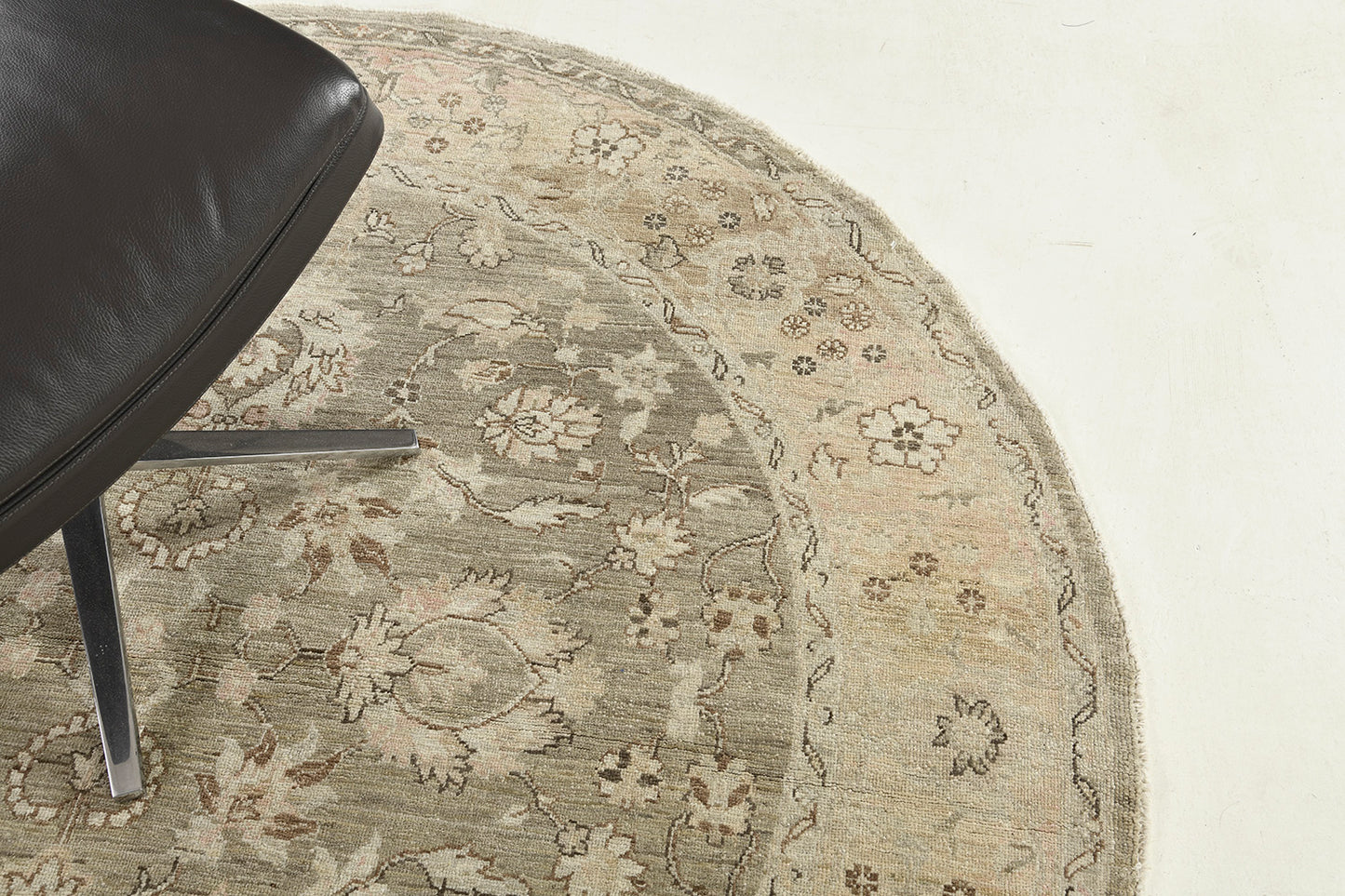 Vintage Style Agra Design Round Rug