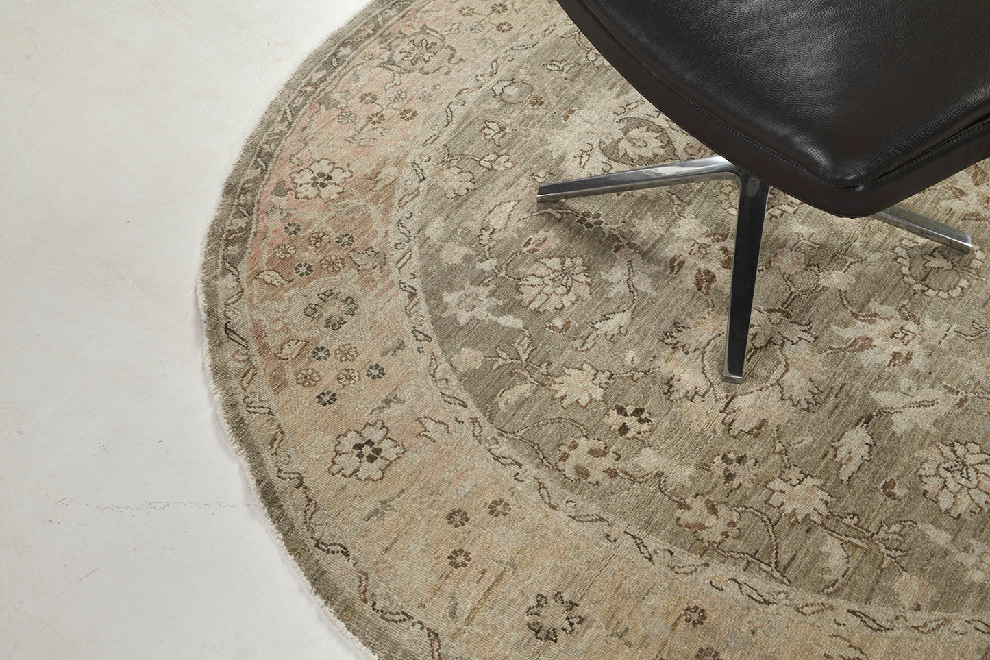 Vintage Style Agra Design Round Rug