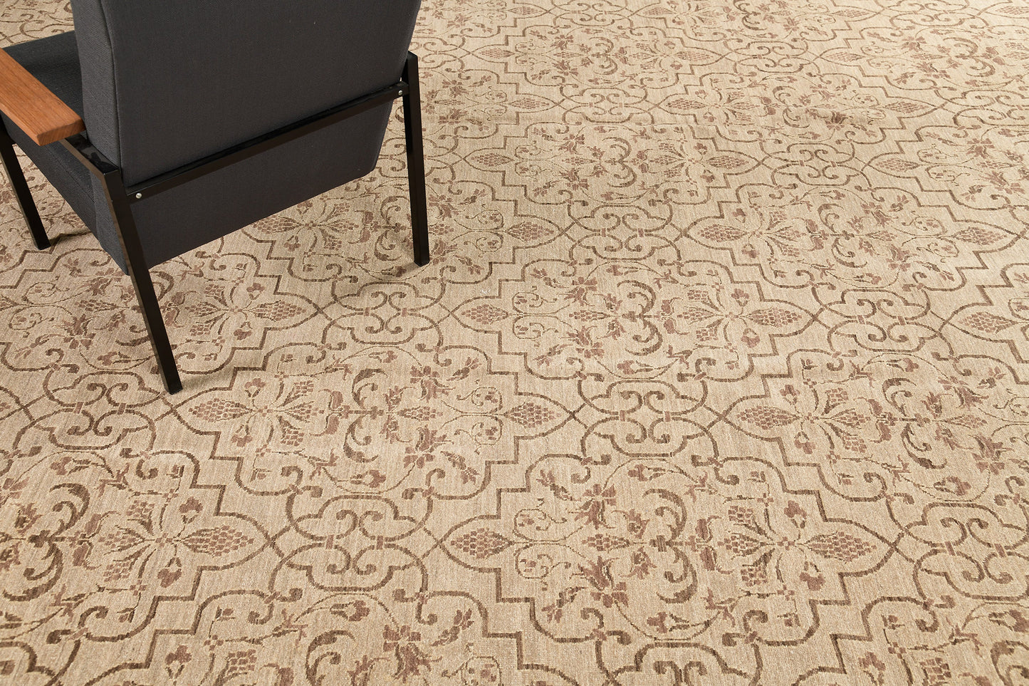 Natural Dye Transitional Rug Design D5159 Divine