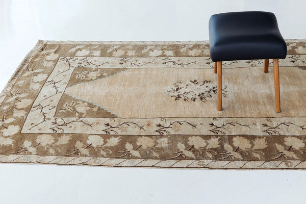 Vintage Turkish Anatolian Rug - hand-knotted in Turkey - detailed border and fringe [#10]
