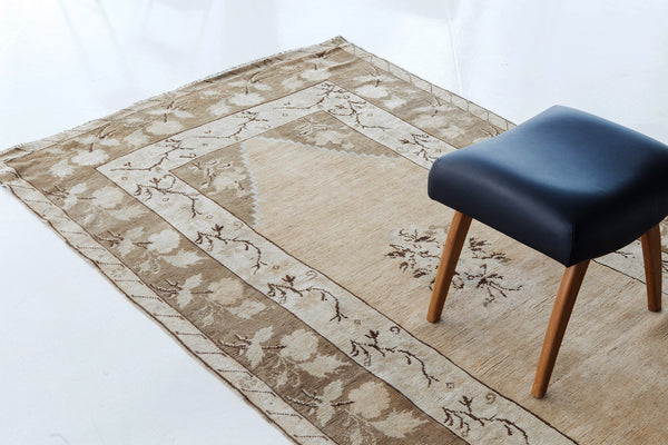 Vintage Turkish Anatolian Rug - hand-knotted in Turkey - close-up of weave texture and pile [#10]