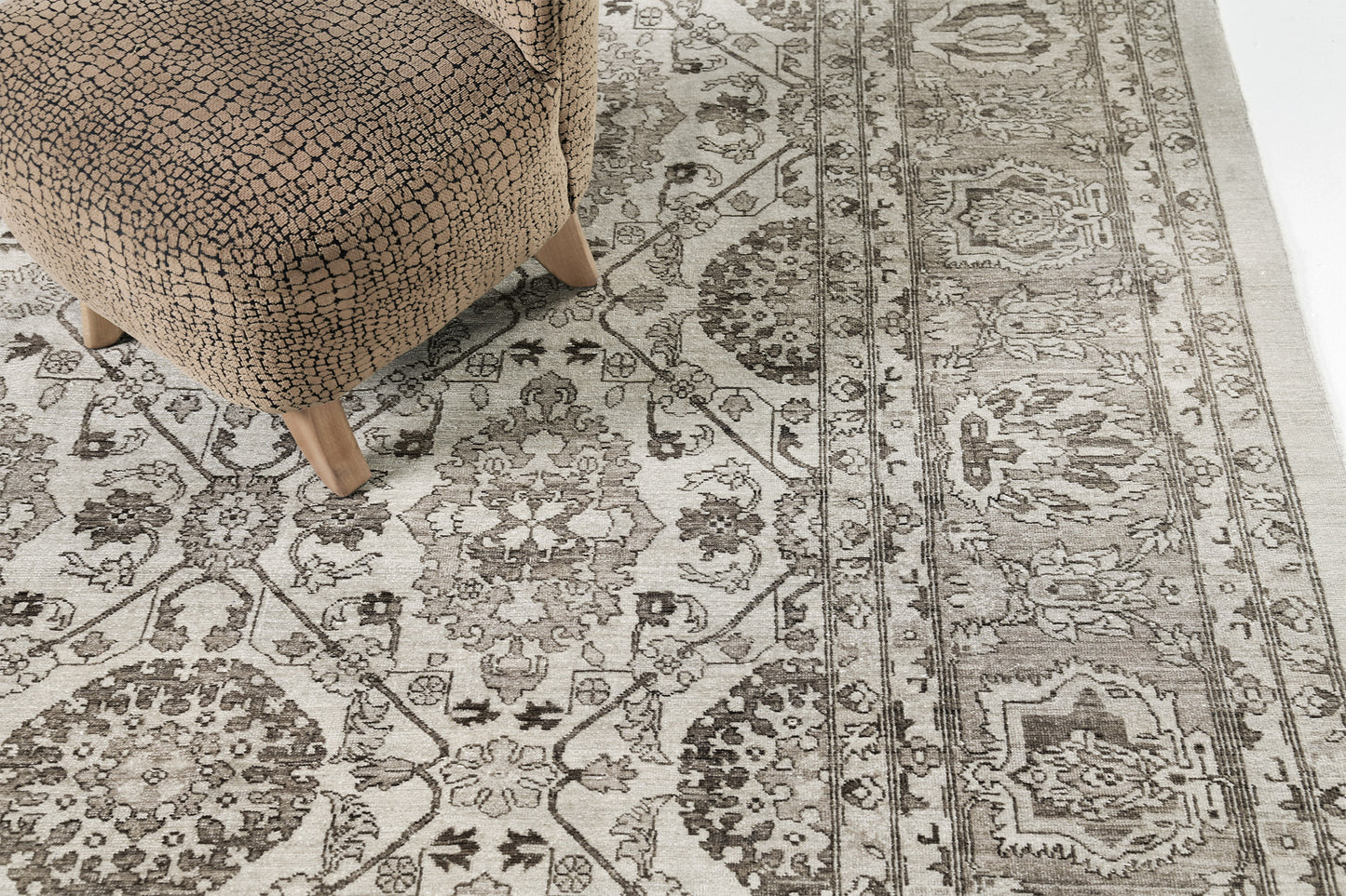 Vintage Style Mahal Design Rug - close-up of weave texture and pile [#9]