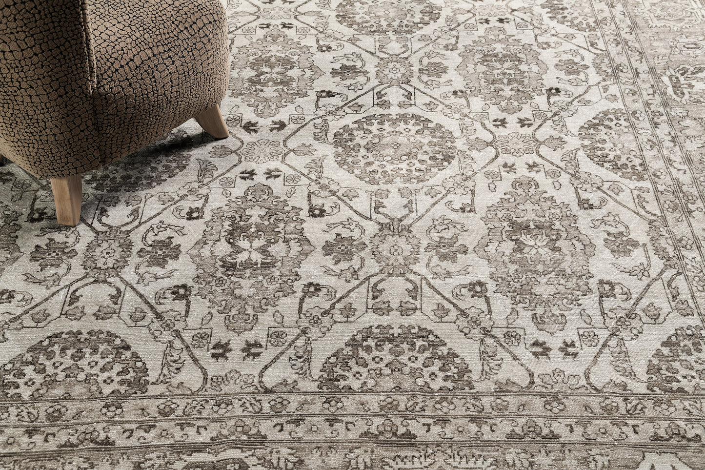 Vintage Style Mahal Design Rug - detailed border and fringe [#9]