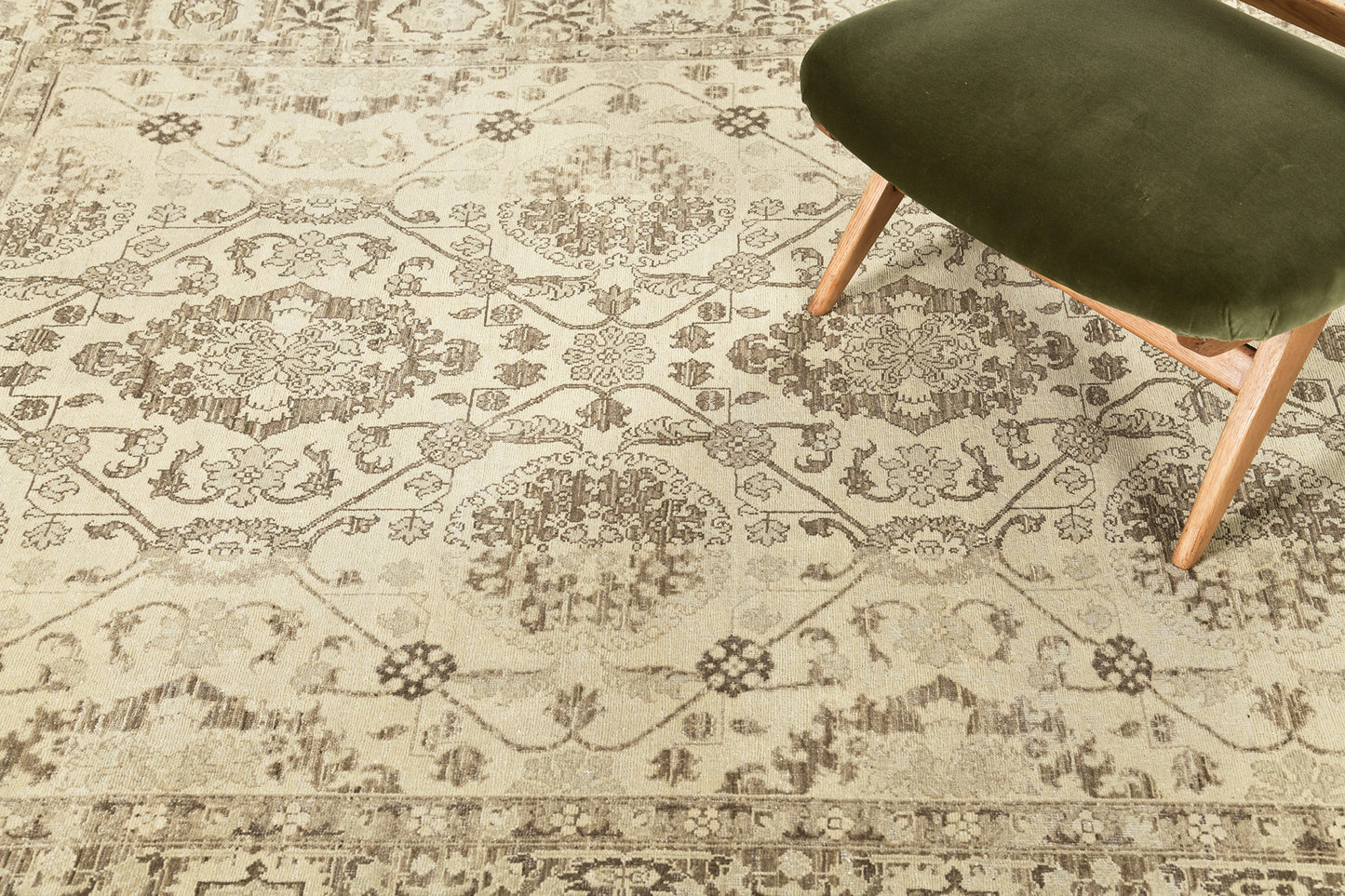 Vintage Style Mahal Revival Rapture Collection D5137