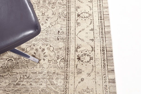 Vintage Style Tabriz Hadji Jalili Revival Rug - artisan revival weave - detailed border and fringe [#1]