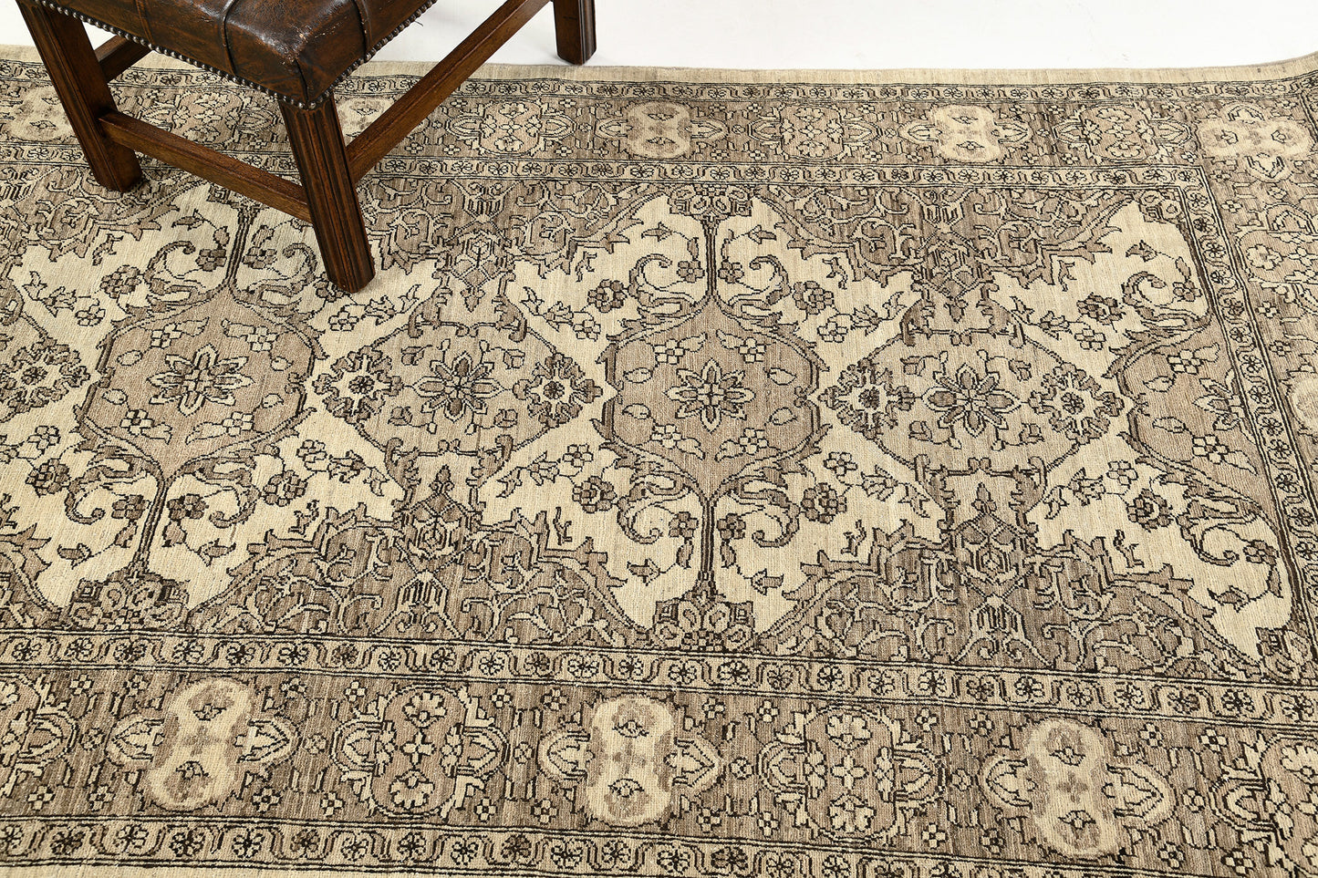 Vintage Style Formal Tabriz Design D5169