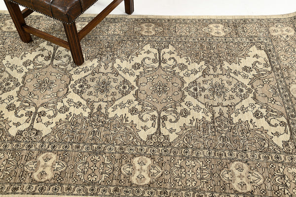 Vintage Style Formal Tabriz Design - close-up of weave texture and pile