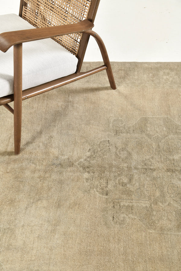 Vintage Turkish Anatolian Rug - hand-knotted in Turkey - detailed border and fringe [#116]