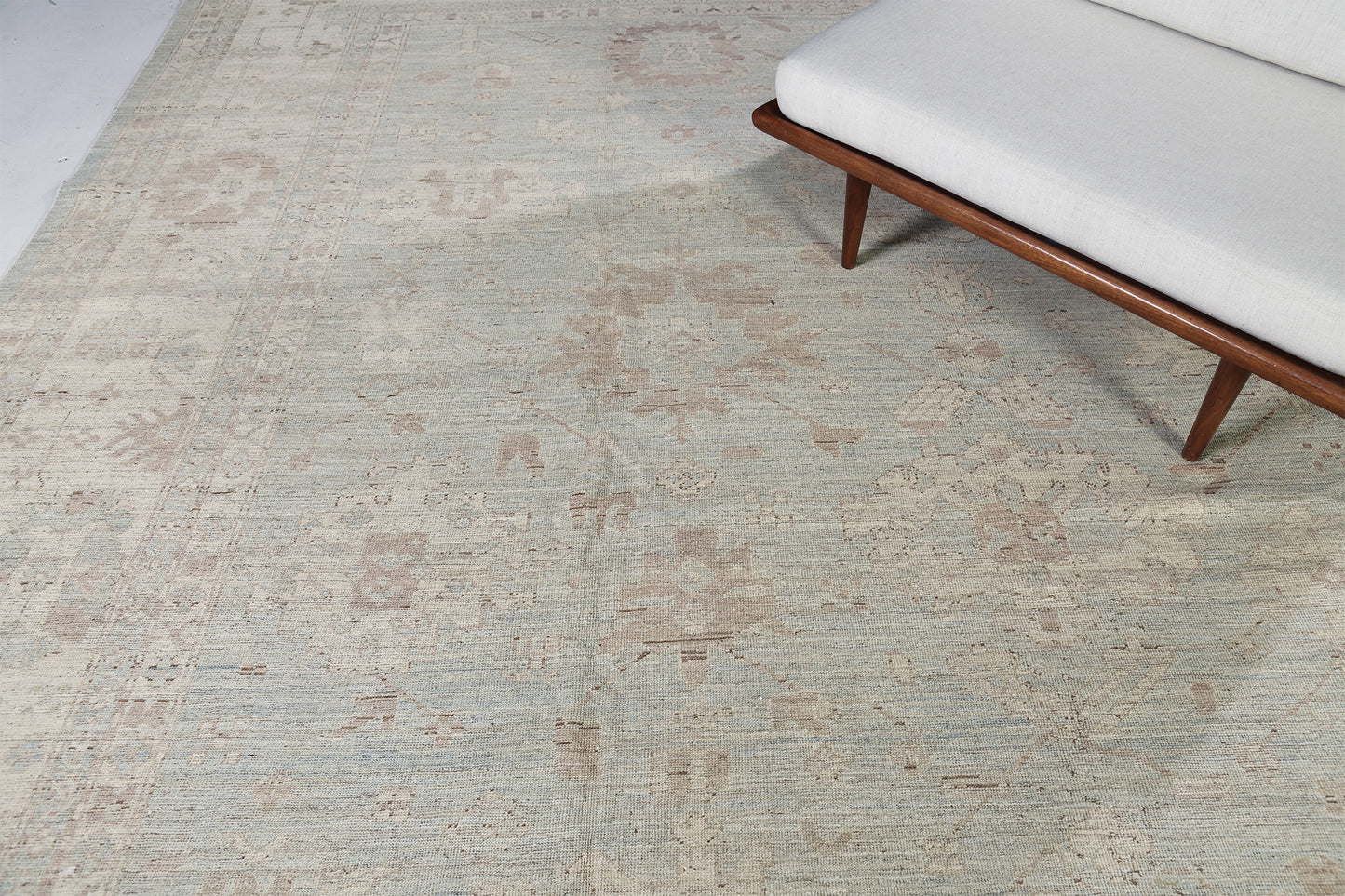 Vintage Style Oushak Design Rug - detailed border and fringe