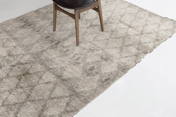 Vintage Moroccan Beni Ourain Tribe Rug - handwoven in Morocco - detailed border and fringe