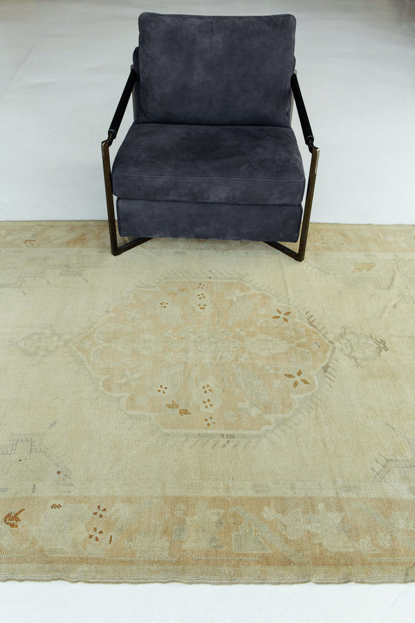 Vintage Turkish Anatolian Rug - hand-knotted in Turkey - close-up of weave texture and pile [#117]