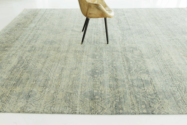Transitional Design Rug Allure Cosima - styled in room setting