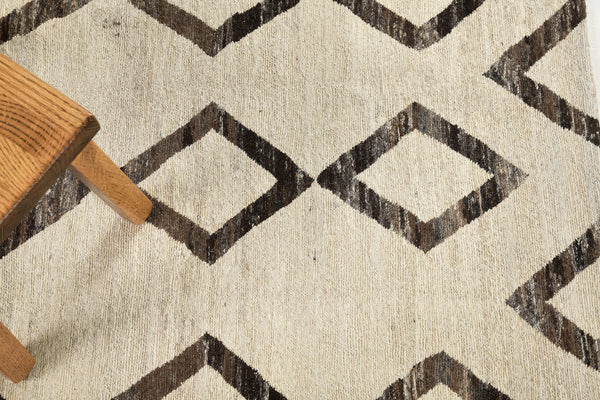 Modern Turkish Kilim - flat-weave kilim, hand-knotted in Turkey - close-up of weave texture and pile