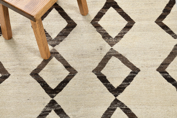 Modern Turkish Kilim - flat-weave kilim, hand-knotted in Turkey - overhead flat lay view