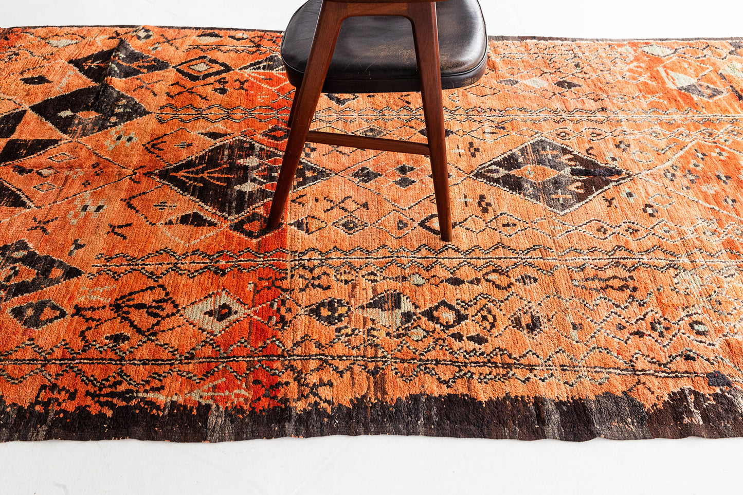 Modern Rug Image 13717 Vintage Moroccan Rug Middle Atlas Tribe Atlas Collection