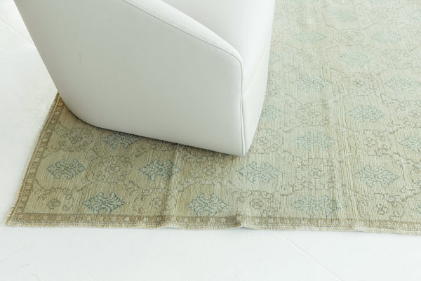 Vintage Turkish Anatolian Rug - hand-knotted in Turkey - close-up of weave texture and pile [#37]