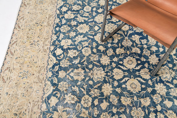 Vintage Distressed Tabriz Rug - detailed border and fringe