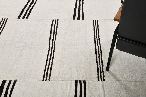 Vintage Anatolian Turkish Flat Weave Kilim - flat-weave kilim, hand-knotted in Turkey - detailed border and fringe [#43]