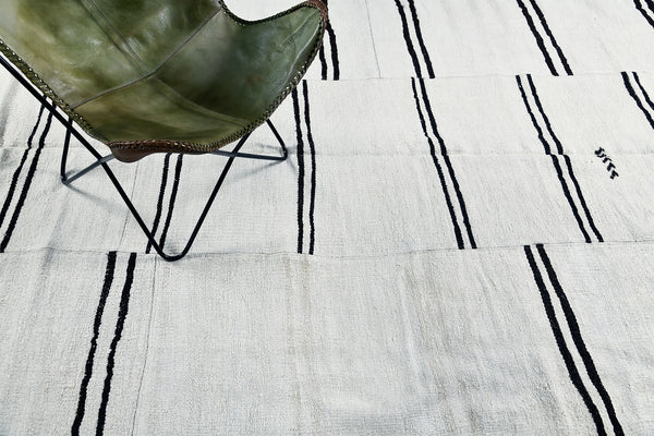 Vintage Turkish Duz Kilim - flat-weave kilim, hand-knotted in Turkey - full length showing color variation [#4]