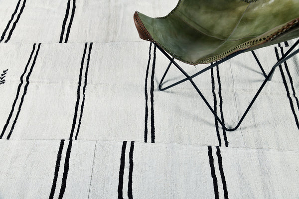 Vintage Turkish Duz Kilim - flat-weave kilim, hand-knotted in Turkey - close-up of weave texture and pile [#4]