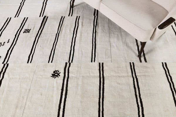 Vintage Turkish Duz Kilim - flat-weave kilim, hand-knotted in Turkey - styled in room setting [#2]