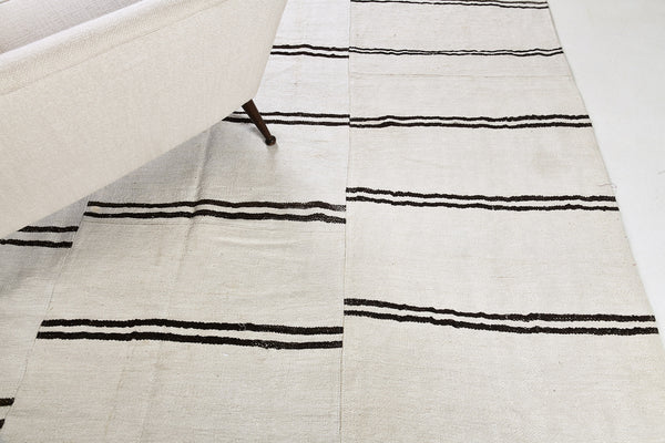 Vintage Turkish Duz Kilim - flat-weave kilim, hand-knotted in Turkey - close-up of weave texture and pile [#2]