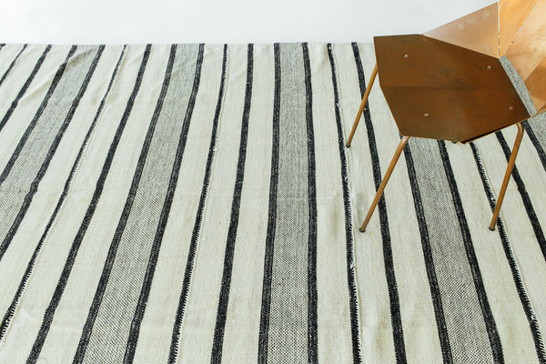 Persian Flat Weave Jejim Kilim 27041 - flat-weave kilim - styled in room setting