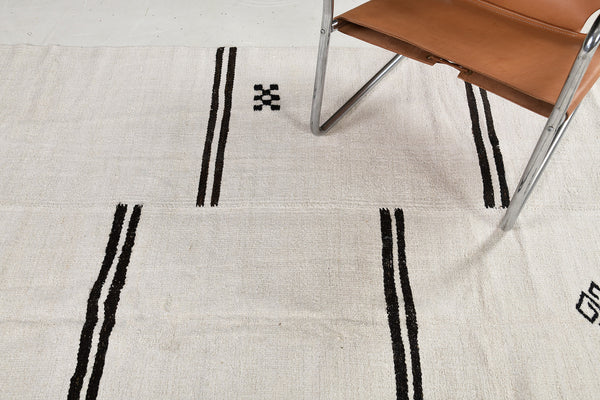 Vintage Turkish Hemp Kilim - flat-weave kilim, hand-knotted in Turkey - close-up of weave texture and pile [#4]