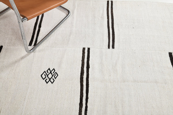 Vintage Turkish Hemp Kilim - flat-weave kilim, hand-knotted in Turkey - detailed border and fringe [#4]