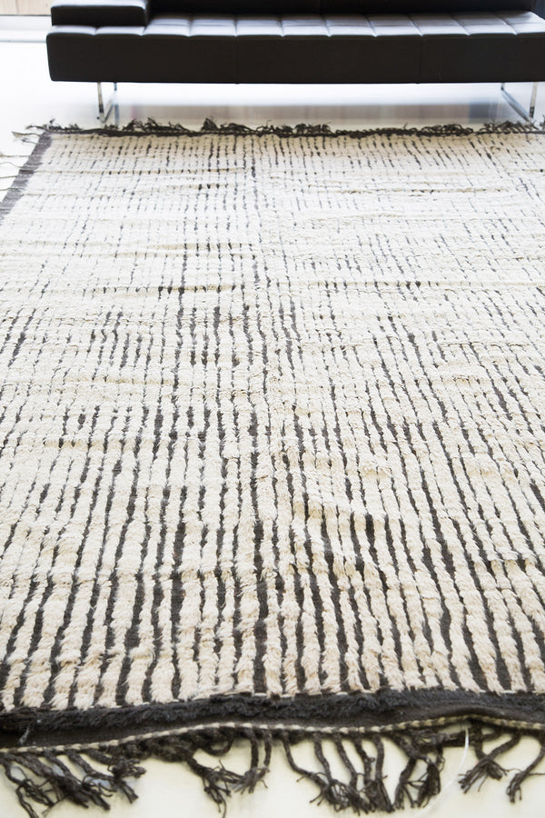 Modern Rug Image 4291 Fohn, Haute Bohemian