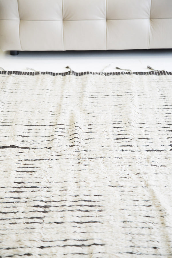 Modern Rug Image 4289 Fohn, Haute Bohemian