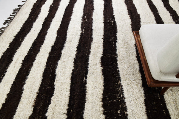 Libeccio, Haute Bohemian, Ivory Brown - styled in room setting